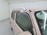 サイドバイザーを装着しております。