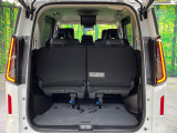 普段のお買い物や通勤、送迎等に十分な荷室スペースを確保しております。セカンドシートを倒すと、大きな荷物の積載も可能です♪