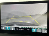 【バックモニター】後ろのカメラの映像をモニターに映し出すことができます!後方の見えない死角や、障害物との距離感をしっかり確認することができます!駐車が苦手な方におすすめです。