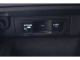 高速走行で便利なETCがグローブボックス内に装着されています*