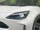 【LEDヘッドライト】悪天候や夜間走行時も良好な視界を確保し安心して運転できる高輝度LEDヘッドライトを装備!点灯速度が早く、消費電力も抑えられています。