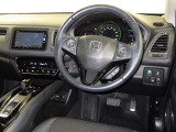 運転席まわりです。 各操作スイッチは使いやすい位置に配置されてます。