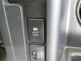 横滑り防止装置付き。ぬかるんだ道や雪道でタイヤが空転するときは、SW、OFFで試みてください。