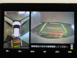 パノラミックビューモニター付きです。車両を上から見たような映像をモニター画面に表示。運転席からの目視では見にくい、車両周辺の状況をリアルタイムでしっかり確認できます。