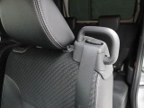 後席アシストグリップは、お年寄りの方が乗車される時に特に喜ばれる装備です。