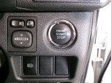 スマートキー装備車なので、キーを取り出さなくてもエンジン始動が可能です。