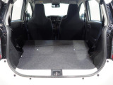 後席を倒した状態の荷室です。実用的な広さの荷室になります。