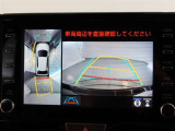 パノラミックビューモニター付きです。車両を上から見たような映像をディスプレイオーディオ画面に表示。運転席からの目視だけでは見にくい、車両周辺の状況をリアルタイムでしっかり確認できます。