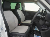 運転席のスペースはゆったりしていて、視界も広く確保されているので普段の運転からロングドライブまで快適です。