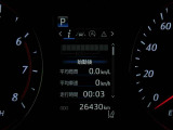 ディスプレイには、平均燃費、外気温、航続可能距離などの情報が表示されます。