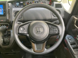 ステアリングも使用感が少なく、きれいな状態となっております♪