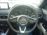 チルト&テレスコピックステアリング@ドライバーのさまざまな体格に応じて適切な運転姿勢を取りやすいよう、ハンドルの前後位置と高さを調整できます