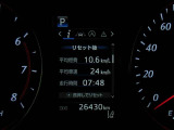 運転席のメータパネル類は常に視界に入る場所ですので、大事なチェックポイントです。ぜひ実際にご乗車ください。