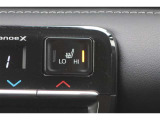 運転席と助手席にシートヒーターが付いています。