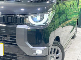 【LEDヘッドライト】悪天候や夜間走行時も良好な視界を確保し安心して運転できる高輝度LEDヘッドライトを装備!点灯速度が早く、消費電力も抑えられています。