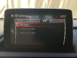 Apple Carplay・Android Auto対応!マツダ コネクト(コマンダーコントロール)でスマートフォンを操作して、通話、音楽を聴いたり、マップで目的地を調べることができます。