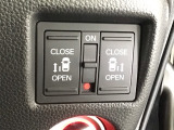【両側パワースライドドア】両側がパワースライドドアになっており、運転席のスイッチやスマートキーでも開閉が可能です!開口部も広いので乗り降りも楽々♪
