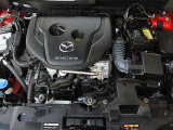 SKYACTIV-D1.8 クリーンディーゼルの心地よい加速が、遠出をより楽しくします。Clean diesel acceleration makes long trips exciting.
