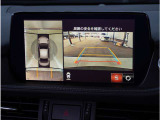 【360&deg;ビュー・モニター】専用カメラにより上から見下ろしたような視点で360度クルマの周囲を確認することができます。駐車が苦手な方でも縦列駐車や幅寄せ時に活躍してくれます。