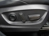 運転席はパワーシートなのでお好みのドライビングポジションに調整可能です♪