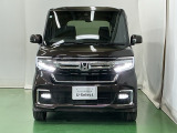 LEDヘッドライトを装備しています。LEDヘッドライトはとても明るく、雨の日や夜間走行も安全・安心です。オートライトコントロール付きで周囲の明るさに応じて自動で点灯・消灯します