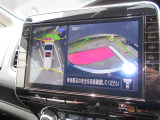 アラウンドビューモニター付き。空から見下ろしているかのようにクルマの周りの安全をディスプレイに映し出してくれます。周囲の状況がひと目で把できるため見通しの悪い場所での駐車もスムーズですよ。