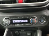 オートエアコン付車です。自動で温度と風量を設定する優れものです。