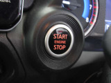 プッシュスターター☆ボタン1つでエンジン始動できます。同時にエンジンイモビライザーという装置でオーナーが持っている鍵が無いとエンジンがかけられない仕組みになっていて、盗難防止にもなっています。