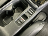 パーキングブレーキはスマートな電子制御式と合わせて渋滞時等にブレーキペダルから足を離しても停車状態を保持してくれるオートブレーキホールド機能で運転が楽になります。スタートはアクセルペダルを踏むだけ