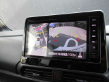 車庫入れの時に大変便利なバックカメラが付いています。後の映像が画面で見れますので安心ですよ。