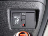 【パワースライドドア】車外・車内のドアハンドルからはもちろん、運転席スイッチやリモコンキーからも開閉操作が可能。挟み込み防止機能もあり、お子さまの乗り降りも安心。