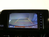 【バックカメラ】バックカメラ装着車です。バックする時に、後方の様子をナビ画面に表示します!慣れない駐車場での駐車や、せまい場所での車庫入れの時も、安全確認OK!思いがけずコツン!なんて事も防げますヨ