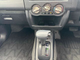 シフト、エアコンスイッチ類が一か所にまとまってますので操作性がとっても良いです☆