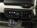 ◆オートエアコン装備◆ お好みの温度を設定をするだけで、後は、自動で風量を調節してくれます!快適にドライブが楽しめます。