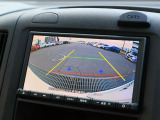 後方確認に便利なバックビューモニター装備です。