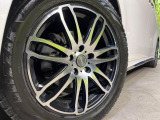 【18インチアルミホイール】外観にマッチしたアルミホイールを装着しております。各種アルミホイールや、スタッドレスタイヤも取扱いしております。是非ご相談ください♪