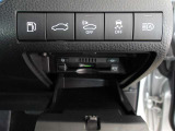 ETC付きです。高速道路もスムーズにゲート通過できます。前後カメラのドライブレコーダー付きです。リアルな映像と音声の記録がもしもの時のトラブル回避などに役立ちます。