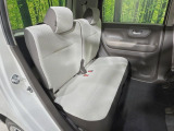 後部座席も気になるようなキズ・汚れやへたり等、大きなダメージはなく、良好な状態です。