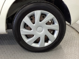 スチールホイールには、ダイハツ純正のホイールカバーが付いています。