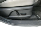運転席パワーシートでドライビングポジション設定もスマートです。