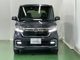 LEDヘッドライトを装備しています。LEDヘッドライトはとても明るく、雨の日や夜間走行も安全・安心です。オートライトコントロール付きで周囲の明るさに応じて自動で点灯・消灯します