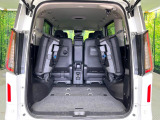 普段のお買い物や通勤、送迎等に十分な荷室スペースを確保しております。セカンドシートを倒すと、大きな荷物の積載も可能です♪