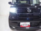 ヘッドライトは明るいLED。夜間の運転も安心です。