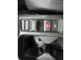 電子パーキングブレーキを装備。信号待ちなどで便利なオートブレーキ機能も付いてます。