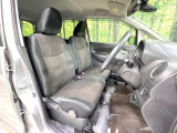 運転席シート廻りは使用感も少なく、良好な状態となっています。前オーナー様が丁寧に使っていたことがよくわかりますね。