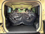 積み下ろしのしやすいデッキにはたっぷりと荷物を積み込んでいただけます。遊びから仕事まで、様々なシーンで頼れます♪