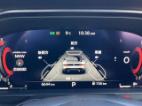 スピードメーター上に運転をサポートする様々な情報を表示してくれます。