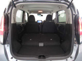 シートをすべて倒すとこんなに広々。たくさん荷物を積めます。これだけのスペースであればかなりの荷物が載せられます!