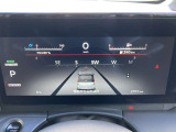 メーター内にドライブアシストディスプレイがあり、ドライバーに必要な車両情報を表示してくれます♪