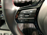 ステアリングにオーディオ操作スイッチが付いています。オーディオ画面に直接タッチしなくても操作が出来ますので、運転に集中できます。